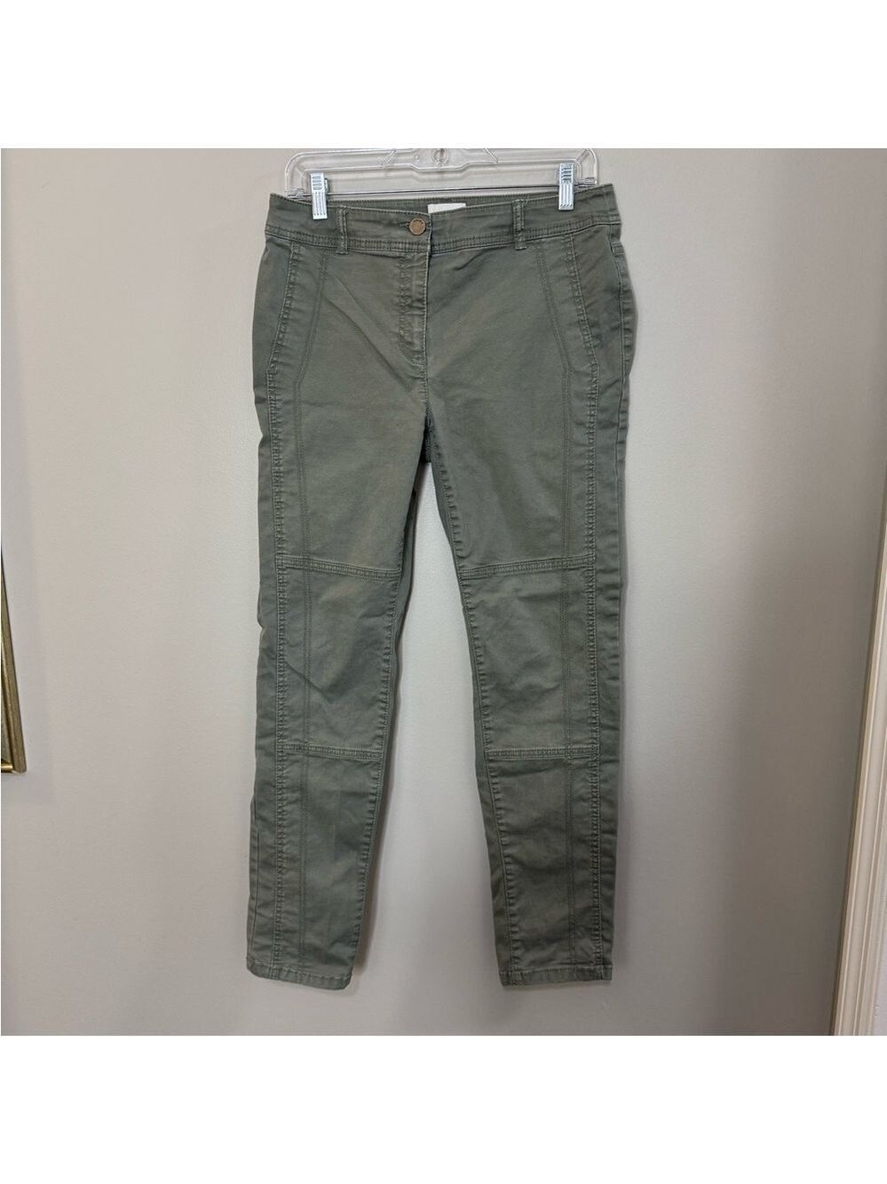Women's Chico's Brooke Seamed Regular Slim Leg Twill Utility Green Pants. Size 6